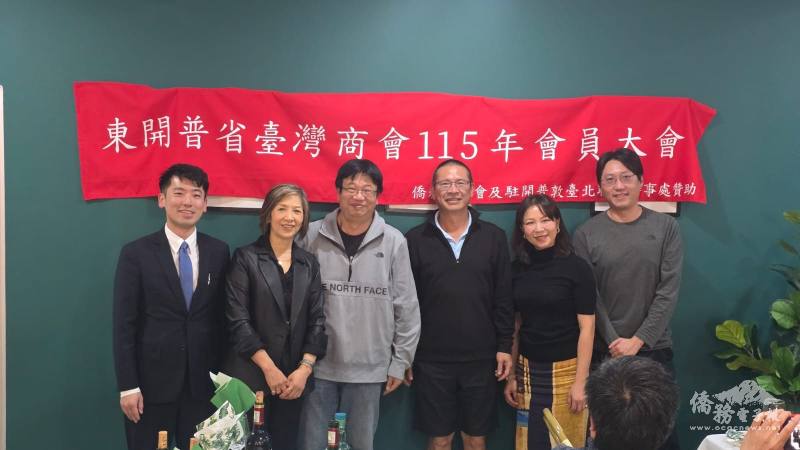新任團隊合影；左起：曾權榮、林采瀅、歐俊吾、監事長梁秉宏、副會長廖瑪利與李宗柏