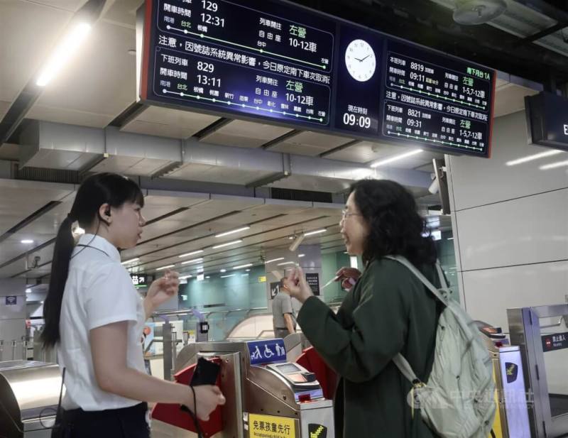 台灣高鐵25日因號誌訊號異常影響整天營運，幾乎所有旅客受影響。