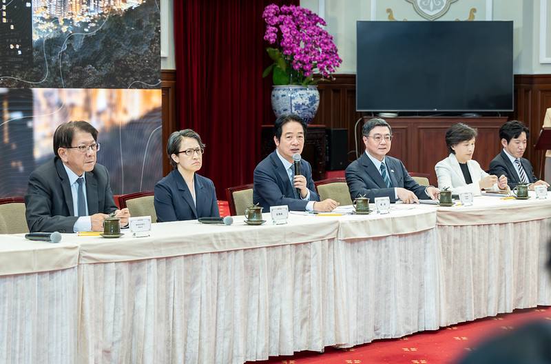 總統宣布「台灣人口對策新戰略—家庭支持篇」　推動18項措施打造公共支持育兒體系　以全民共享經濟紅利促進臺灣永續發展