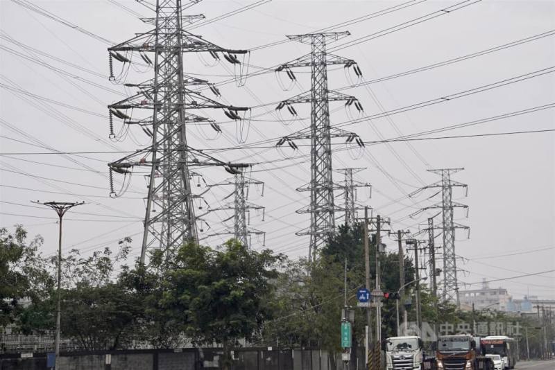 圖為供輸電力能源高壓電網。
