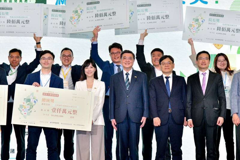 行政院長卓榮泰出席「創業綻放－創業大聯盟競賽」頒獎典禮