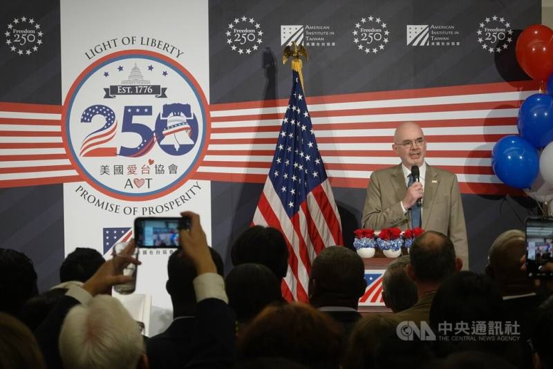 美國在台協會（AIT）27日舉辦「慶祝美國250週年獨立紀念日酒會」，AIT處長谷立言（Raymond Greene）致詞肯定台灣民主發展。
