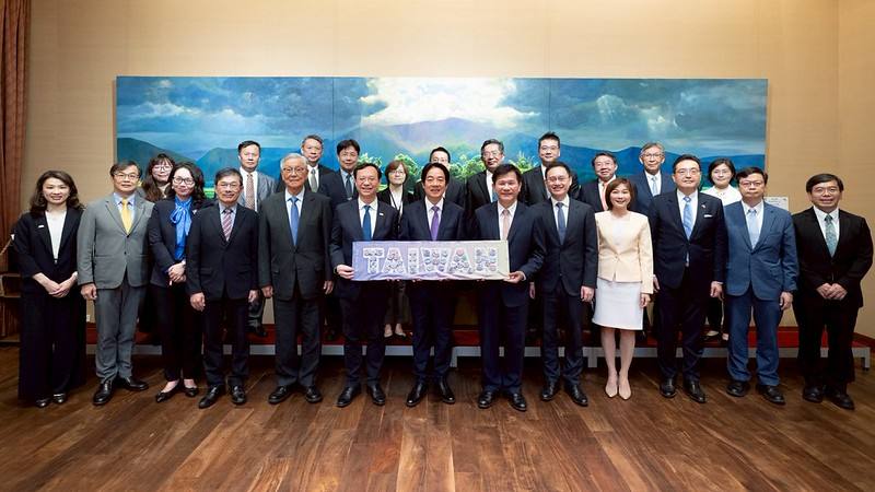 賴清德總統28日上午接見「世衛行動團」