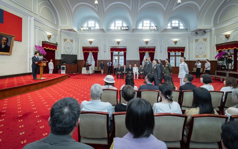 總統主持將官晉任授階典禮　盼持續精進、建構可恃的國防戰力　守護國家與人民