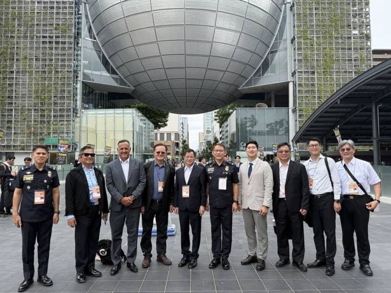 內政部消防署長蕭煥章（左4）、新北市消防局長陳崇岳（左5）等人，29日在日本名古屋出席亞洲消防首長協會大會，與各國防救災首長交流經驗。（新北市消防局提供）
