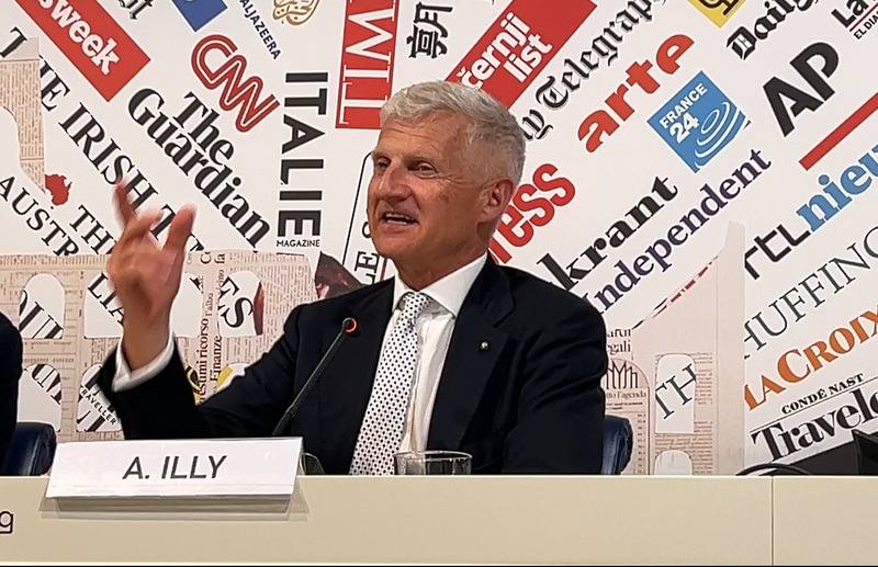 義大利Illy咖啡董事長安德烈亞伊利（Andrea Illy）向中央社等外媒說明經營理念，強調落實永續才能確保咖啡品質