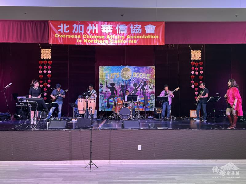 SVBand熱情演奏。