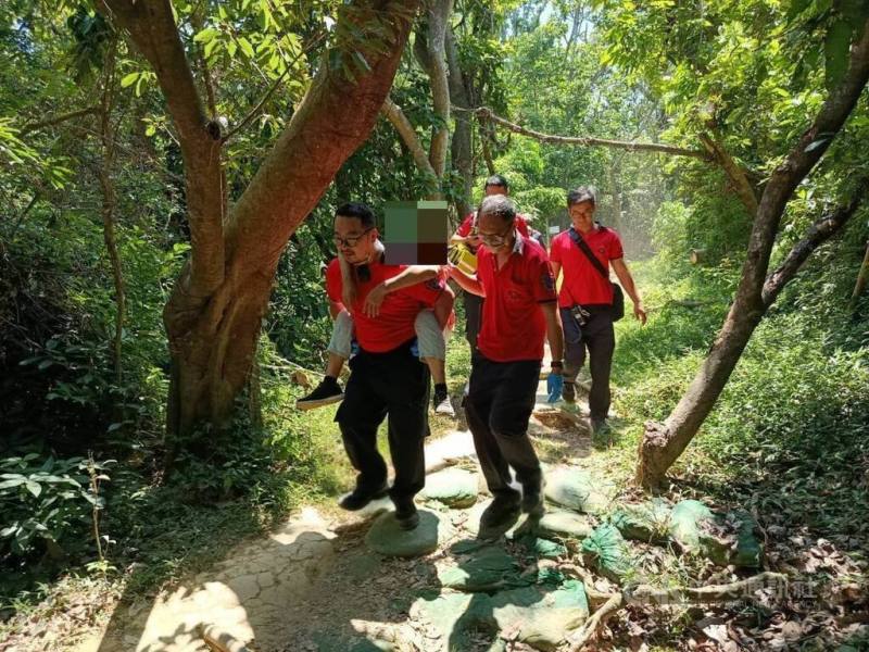 近日持續高溫炎熱，嘉義市消防局上週接獲1起熱傷害救護（圖），衛生局提醒民眾規律補水、做好個人防護，儘量減少非必要戶外活動，避免長時間曝曬，三高慢性病族群更要提高警覺。　（取自嘉義市消防局臉書）
