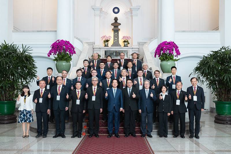 總統與「社團法人中國工程師學會115年度各工程獎項得獎人」合影