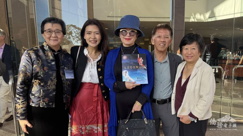 南海岸中華文化中心執行長鍾幼蘭（左起）歡迎爾灣市議員劉令淳、僑務諮詢委員蔡玟慧及僑務顧問陳景星、徐中彥夫婦出席盛會