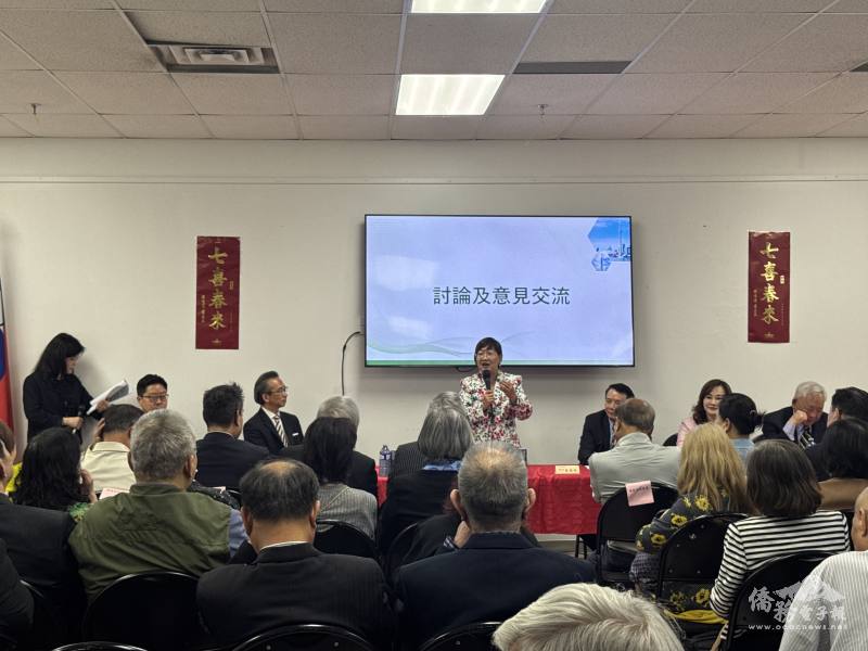 徐佳青回覆多位僑胞提出教育、臺商投資、僑教教師納入AI訓練及加臺英語教育等建言，討論熱烈，共策僑務發展