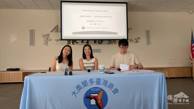 會員大會由李麗玲主持，財務蔡涴婷（左一）報告會內收支，副會長張澔潤（右一）報告會務發展