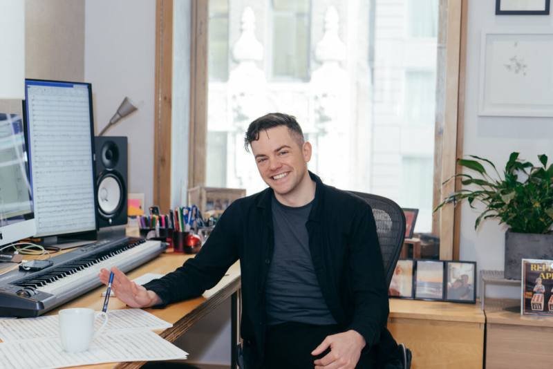 電影「為愛朗讀」配樂家慕禮（Nico Muhly）（圖）新曲「大協奏曲」，將由芬蘭指揮庫西斯托（Pekka Kuusisto）帶領台北市立交響樂團在台灣做亞洲首演。（北市交提供）