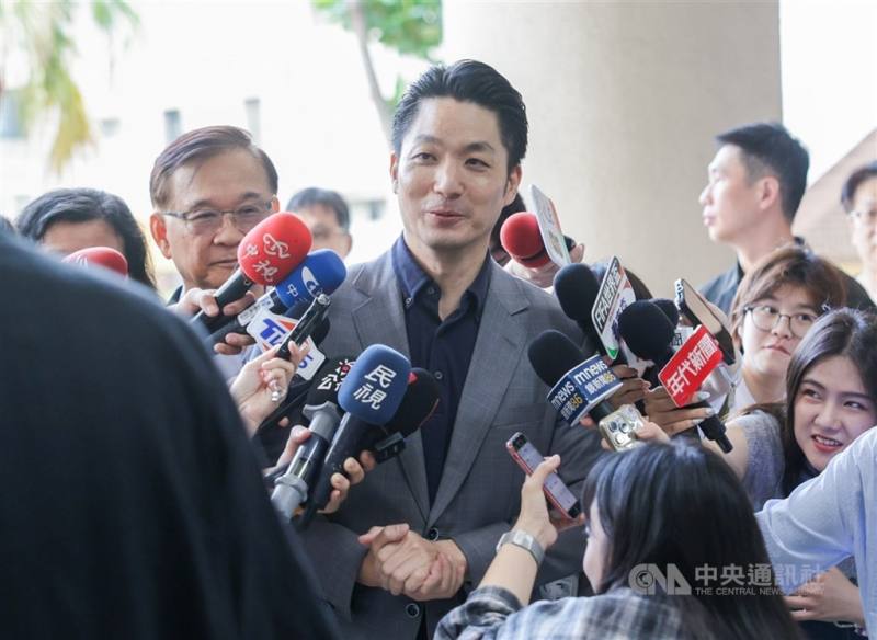 台北市長蔣萬安前往「NVIDIA GTC Taipei 2026 黃仁勳主 題演講」活動前，暢談現階段如何先與輝達合作，推動台 北市朝向AI驅動智慧城市（AI Driven Smart City）發展。