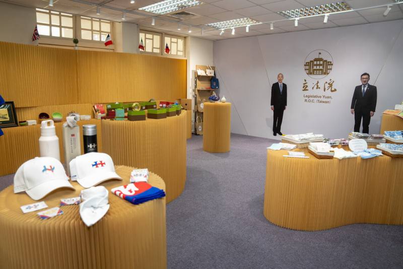 立法院2日表示，立法院紀念品中心2日開始試營運，期盼透過兼具文化、教育與交流功能的空間，讓更多民眾從多元角度認識國會。（立法院提供）