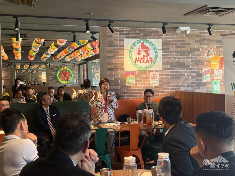 僑務委員會委員長徐佳青分享僑委會近年青商培力計畫、總統賴清德 「臺灣人口對策新戰略—家庭支持篇」等政策
