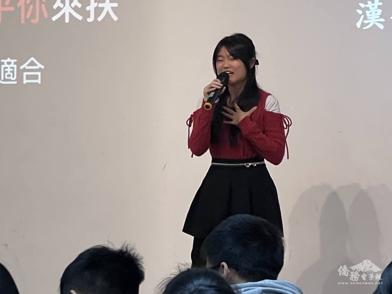 顏萱蓉獨唱歌曲〈心花開〉，獲得個人賽冠軍