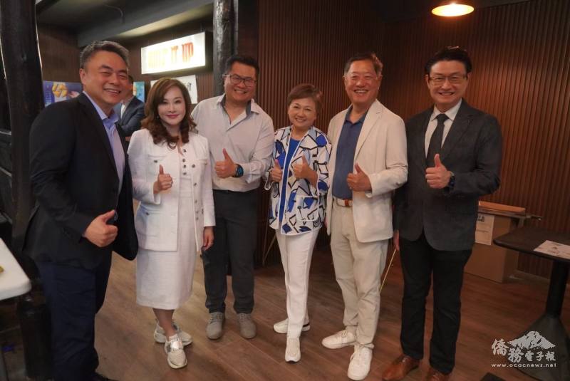 張銓中(右三)、僑務委員林美玲(右二)與與會貴賓合影