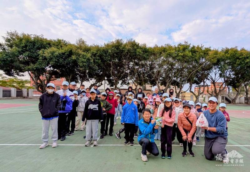 金門縣西口國小：準備特色伴手禮贈送戀念臺灣體驗學生。