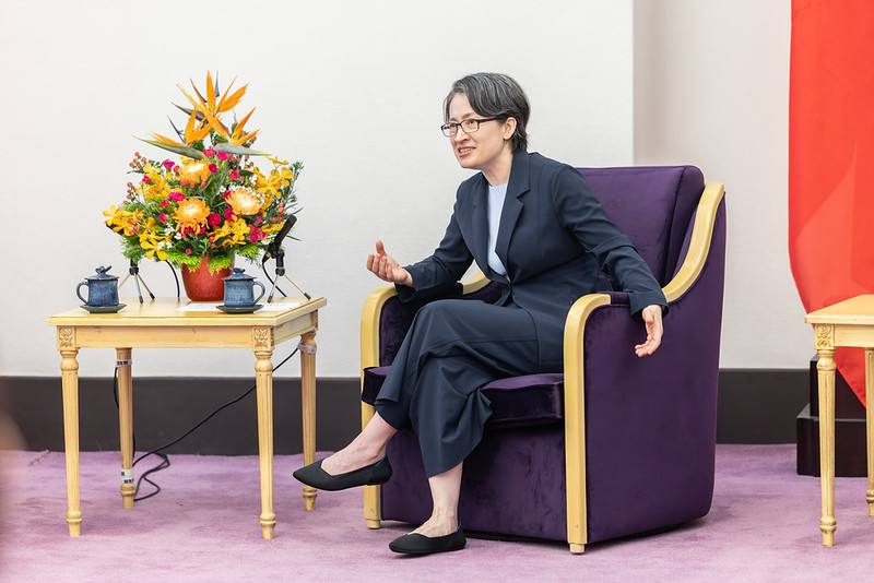 副總統與訪賓進行意見交流