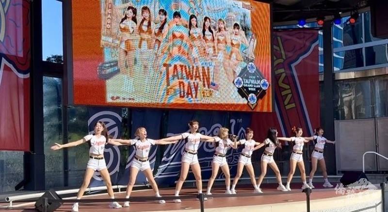 賽前統一獅Uni Girls啦啦隊表演