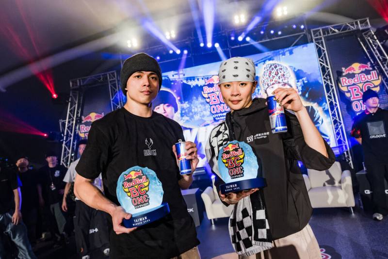 Red Bull BC One 台灣大賽6日落幕，經過數小時的激戰，最終由B-Boy Lian（陳健嚴）（左）與B-Girl Sophia（許馥雅）（右）脫穎而出。（Red Bull提供）
