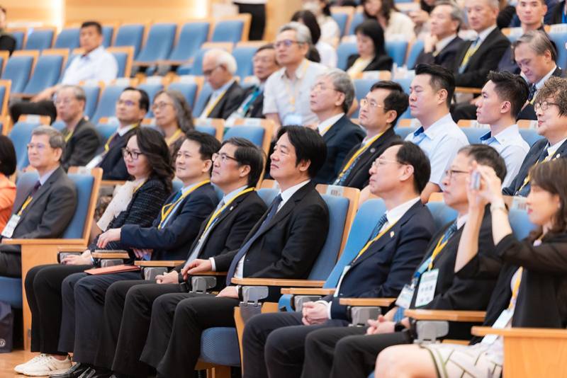 總統出席高雄醫學大學「健康台灣深耕論壇」