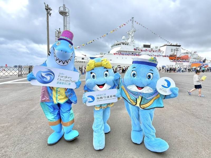 世界海洋日，遠雄海洋公園發表全新「海豚守護基地」品牌識別與場域計畫，並宣布基地將於7月1日試運轉，讓遊客更深入了解海洋生命真實的需求與價值。圖為遠雄海洋公園參與海洋相關活動。（遠雄海洋公園提供）