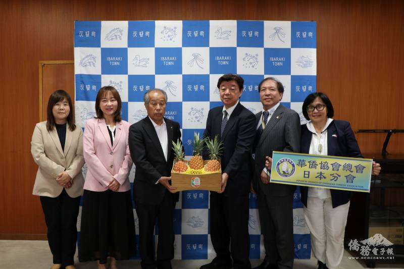 貴賓合影，由左至右為茨城町副町長石毛光子、駐日本代表處僑務組副組長李承芸、茨城町町長小林宣夫、華僑協會總會日本分會最高顧問兼僑務委員林學明、華僑協會總會日本分會會長林育良及副會長楊淑珍