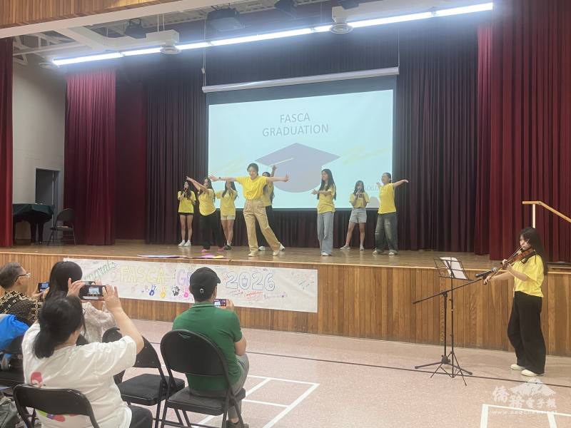諮詢導師蕭凱瀛帶領8位 FASCA 學員帶來精彩舞蹈表演，獻給即將畢業的學員