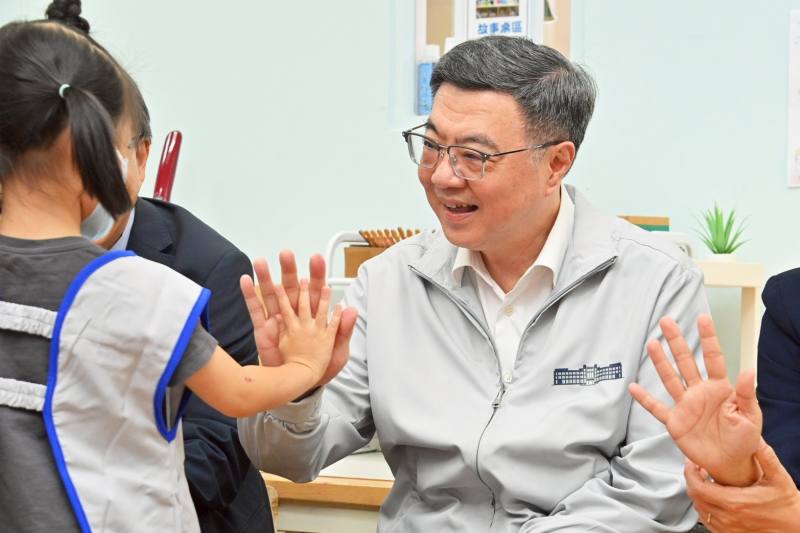 行政院長卓榮泰訪視行政院新莊聯合辦公大樓各進駐機關員工子女非營利幼兒園02