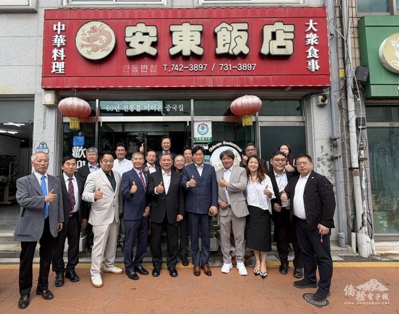 全體出席人員於孫樂忠僑務促進委員經營之安東飯店大合影