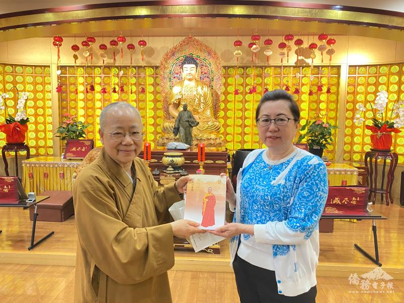覺用法師贈書