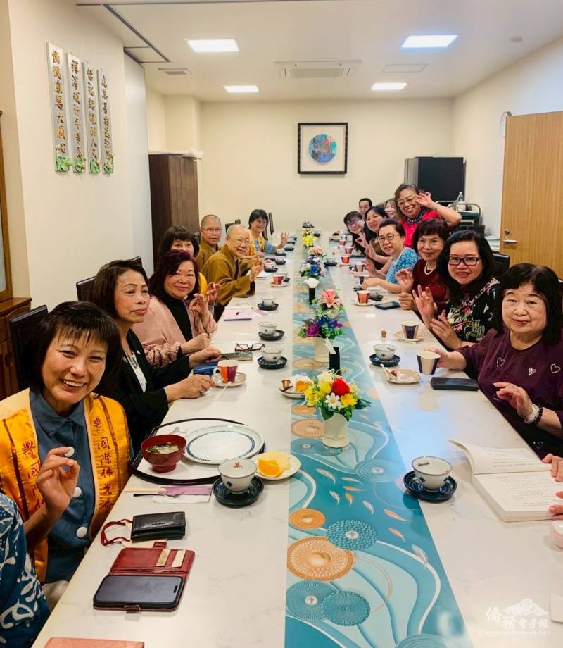 台灣國際美食創新交流協會日本分會與來賓共享素食