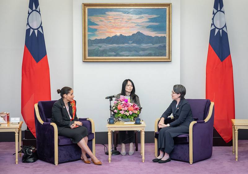 蕭美琴副總統12日上午接見「法國國民議會外交委員會書記游蘇法（Estelle Youssouffa）訪團」