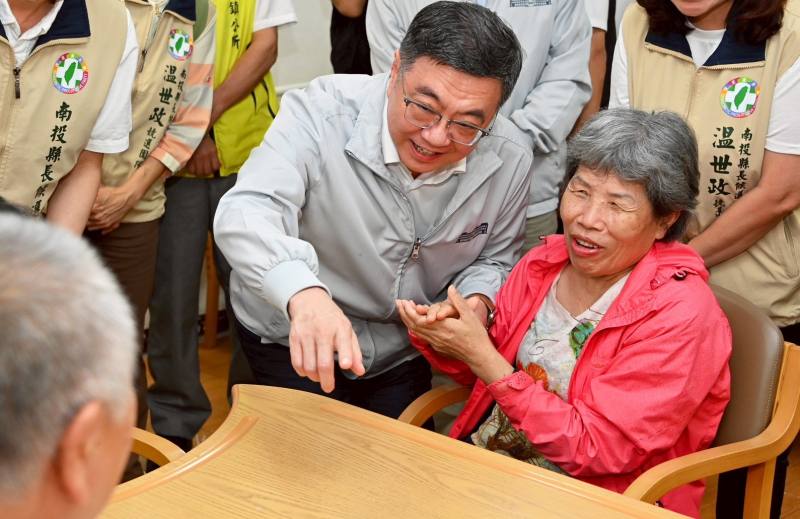 行政院長卓榮泰訪視愚人之友綜合長照機構