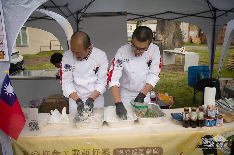 主厨李佳其與廖泰竣親製鹹酥雞