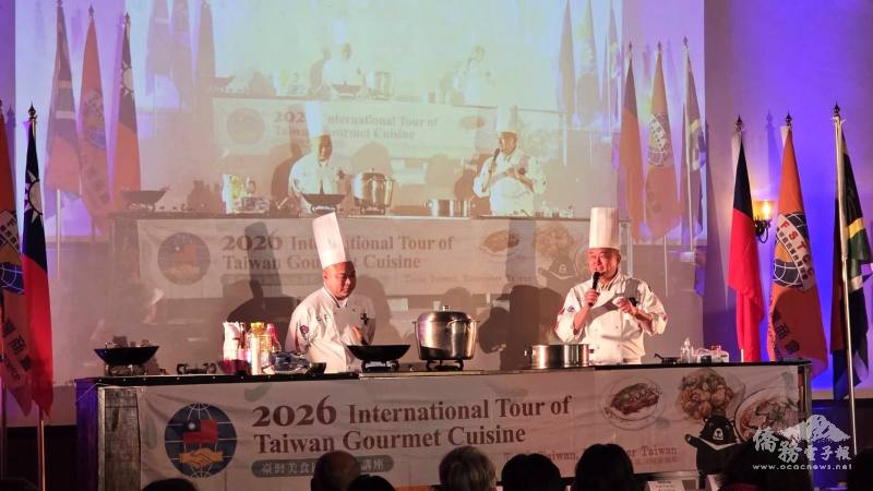 主廚潘岱儒及陳立群講解臺灣美食文化，示範料理製作