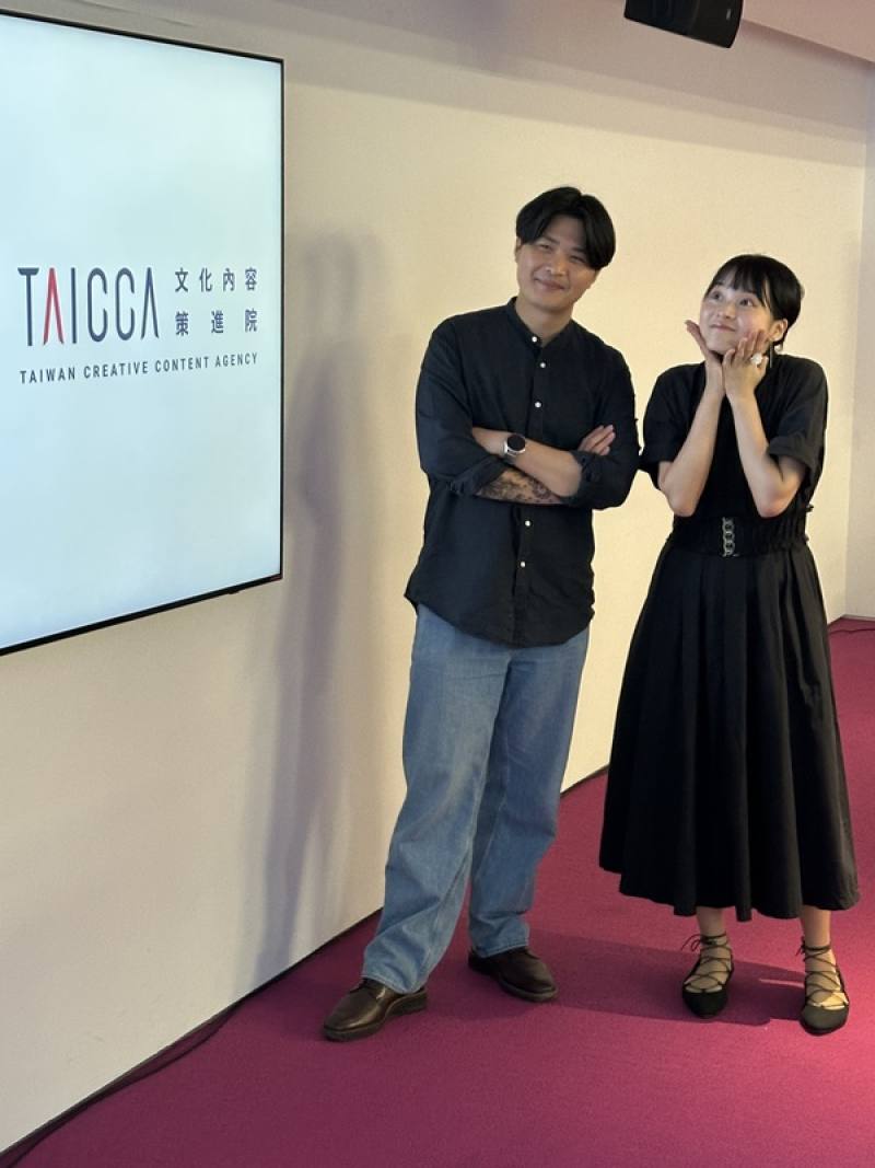 互動影像創作者張碩尹（左）、葉信萱（右）在紐約動態影像博物館展出作品。