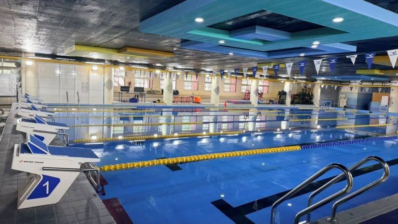 教育部國教署推動「校園泳池整建補助計畫」，補助64校進行泳池整建與改善工程，圖為台北市弘道國中整修後泳池。（國教署提供）
