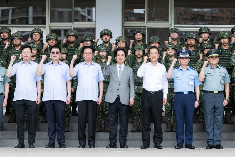 總統端節勗勉北部地區部隊　強調做國軍最堅實後盾　落實國防自主目標