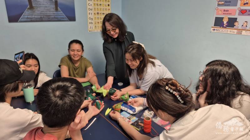 TCML成人班學員的香包DIY活動