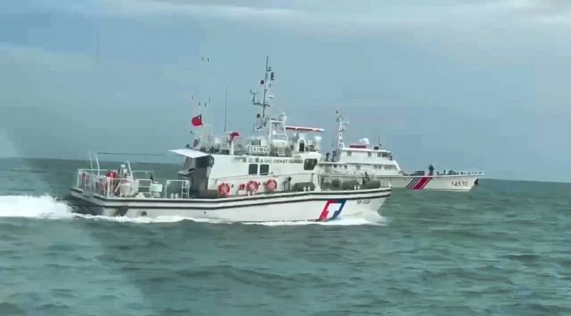 海巡16日偵獲中國海警船出沒金門周邊海域，立即調派巡防艇併航監控，透過中、英文無線電廣播要求海警船轉向航離。（海洋委員會海巡署金馬澎分署提供）