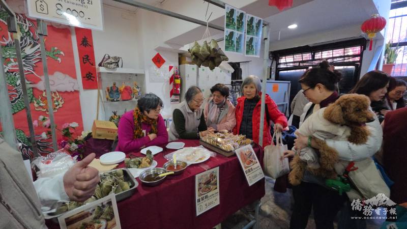 2026年阿根廷端午美食文化祭，臺灣鄉親準備南部粽、刈包、蘿蔔糕、車輪餅及各式特色點心，與阿根廷民眾交流臺灣飲食文化與端午節習俗