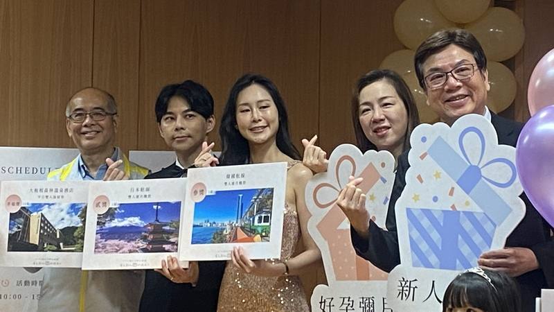 2026新北市聯合婚禮將於9月浪漫登場，副市長劉和然（右）17日出席記者會表示，今年聯合婚禮以「情定新北 永結同心」為主軸，將為100對佳偶打造時尚婚禮儀式。