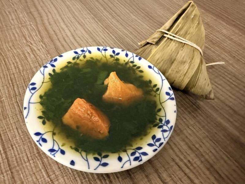 台中市文化局19日推薦台中端午美味組合「呷肉粽配麻芛」，結合慶典食物與地方飲食，展現地方庶民生活特色。（台中市政府提供）