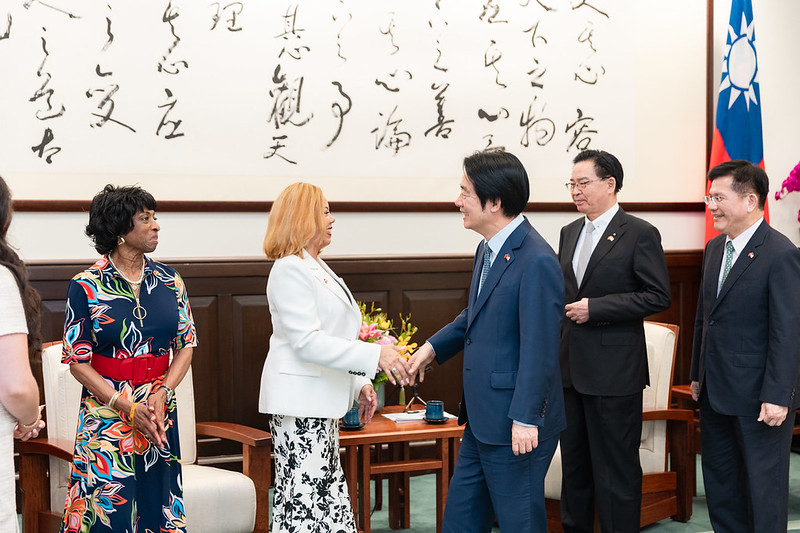 賴清德總統18日下午接見美國聯邦眾議院「國會非裔議員連線」副主席麥珂貝（Lucy McBath）訪問團