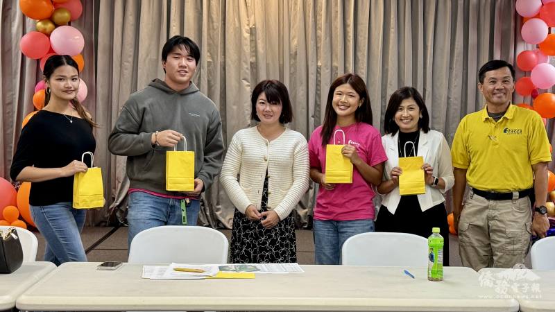英語服務營行前說明會主講人合影