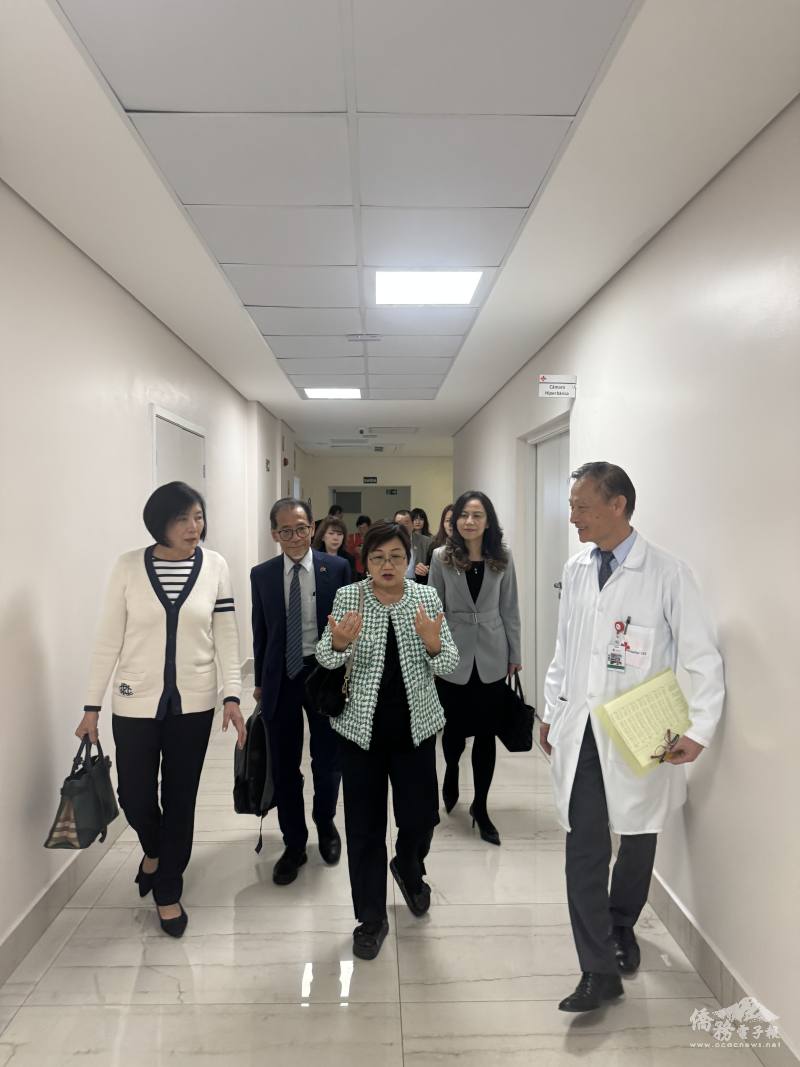 徐佳青偕訪問團參觀醫療設備及環境設施