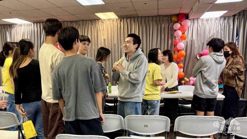 志工與家長們分組進行交流